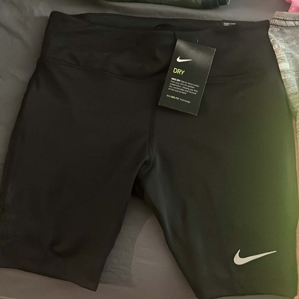 Nike bundle. - Picture 2 of 6